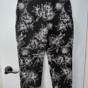 Attyre Black and White Floral Men's Joggers